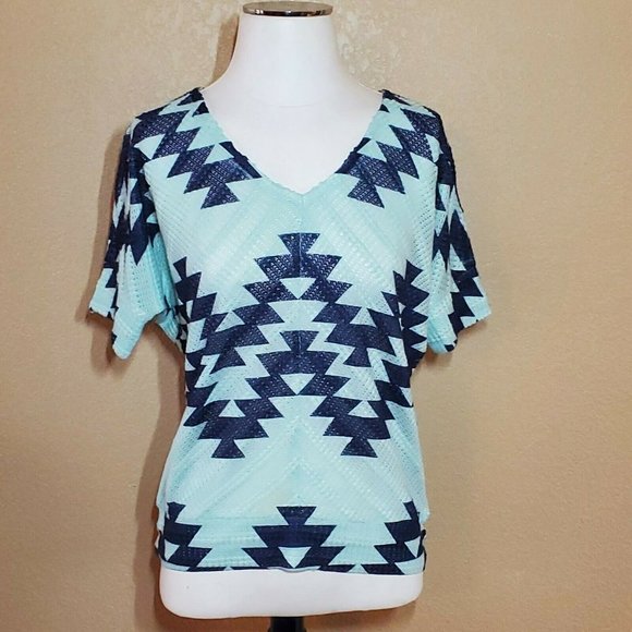 Signature Studio Sweaters - SIGNATRUE STUDIO Pull Over Knit Top Shades of Blue Size S